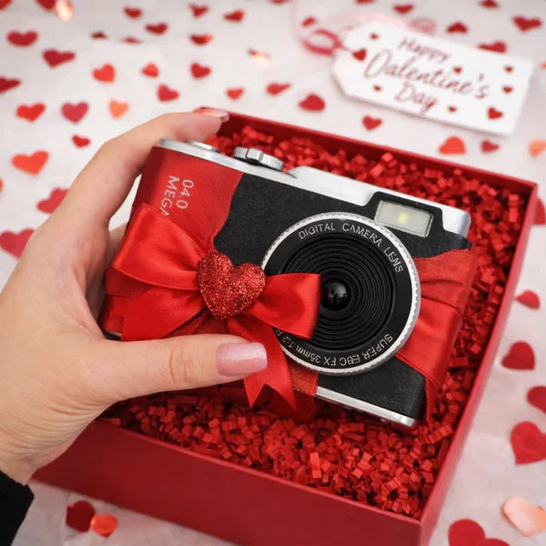 Digitalni retro fotoaparat iz 2000-ih